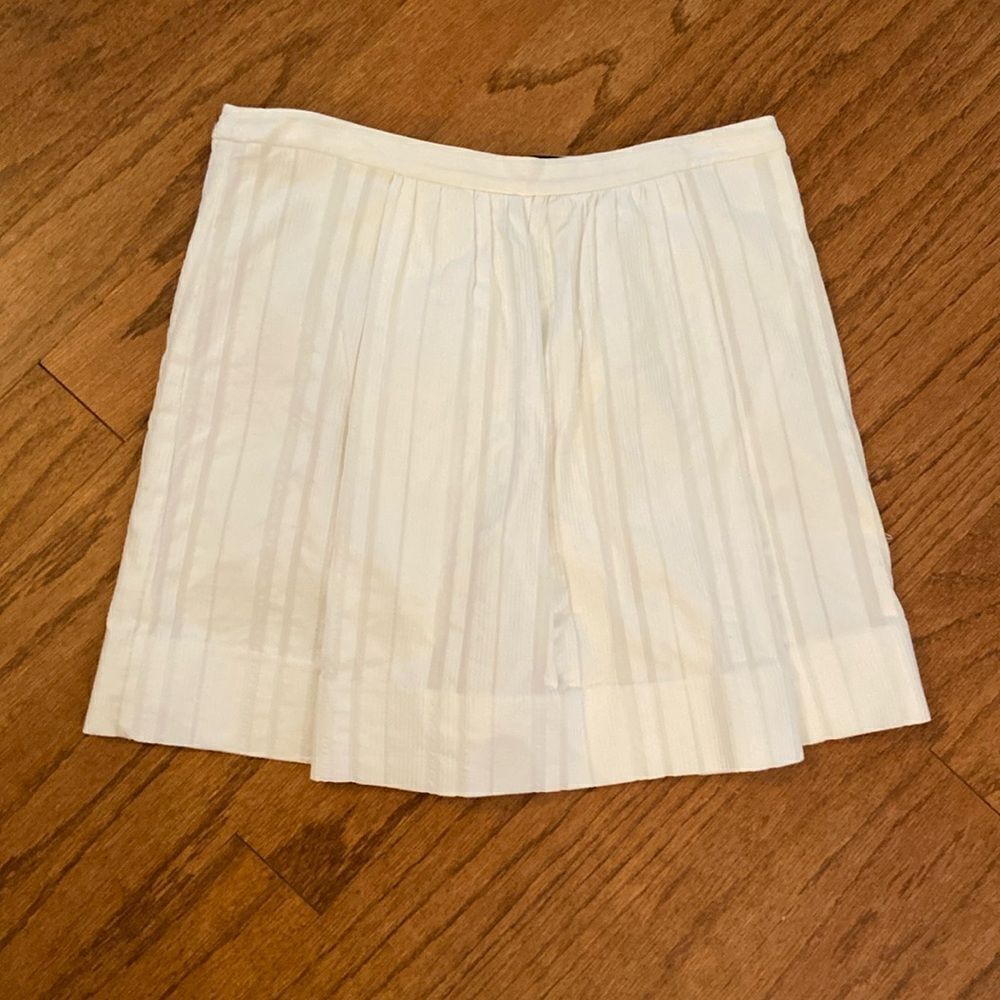 The Limited size 6 white lined skirt with pockets